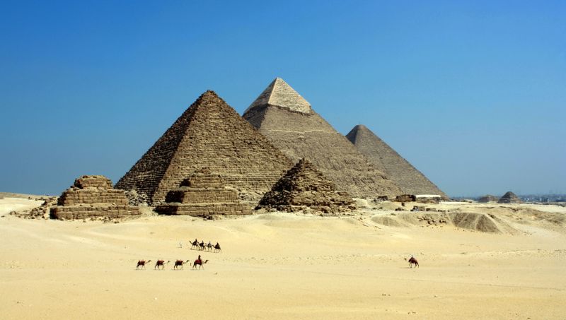 أهرامات الجيزة عند الغروب